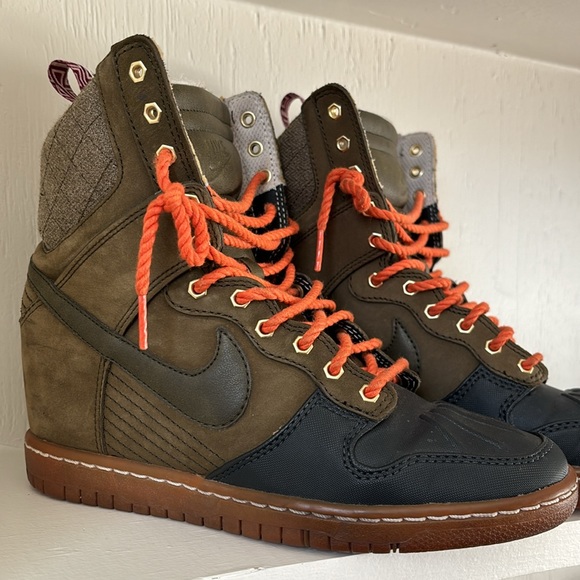 Nike Dunk Sky Hi Sneakers Hidden Wedge Heel H2O Repel Loden/Black Size 6.5 - Picture 2 of 10